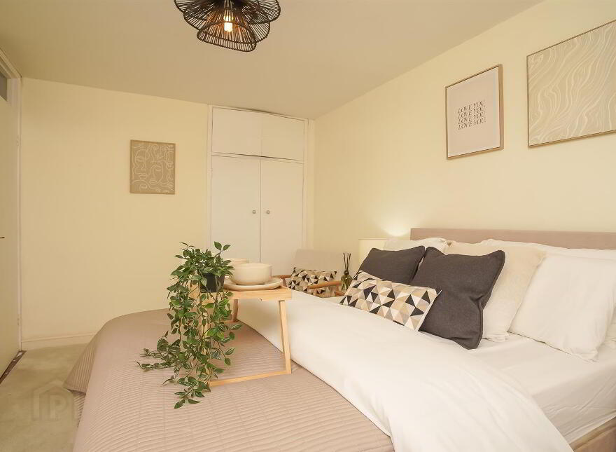 18 Hillview Place, Holywood, BT18 9DL