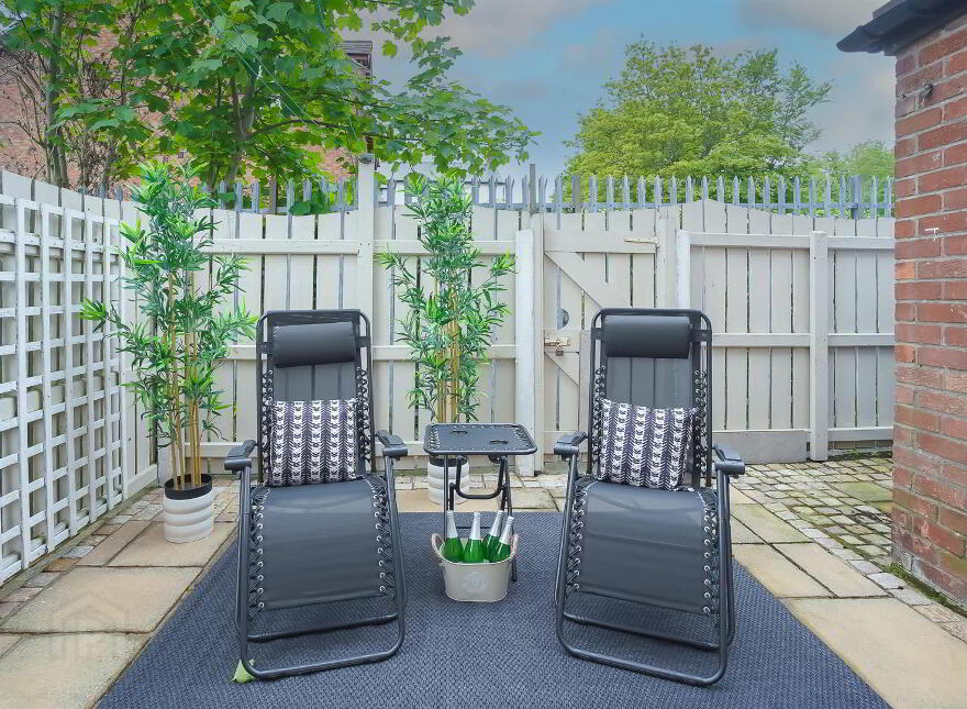 18 Hillview Place, Holywood, BT18 9DL