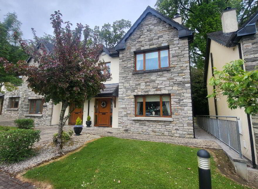 20 Lord Leitrim Court, Lough Rinn, Gortletteragh, N41H363