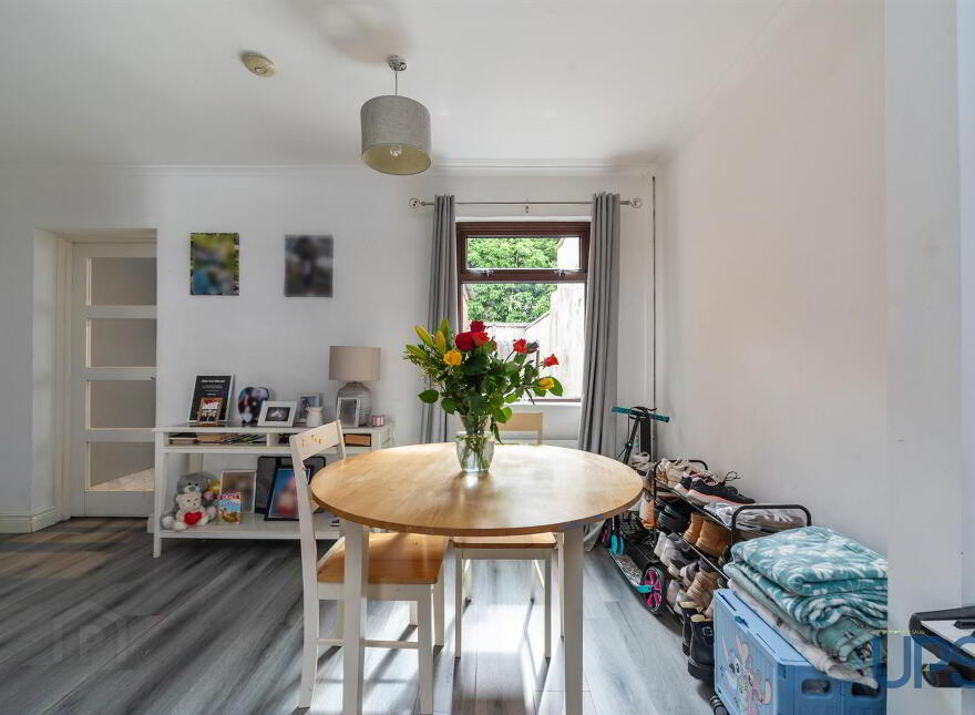 16 Rodney Parade, Belfast, BT12 6EE