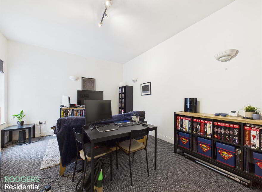 Flat 3, 23 Knock Road, Belfast, BT5 6LA