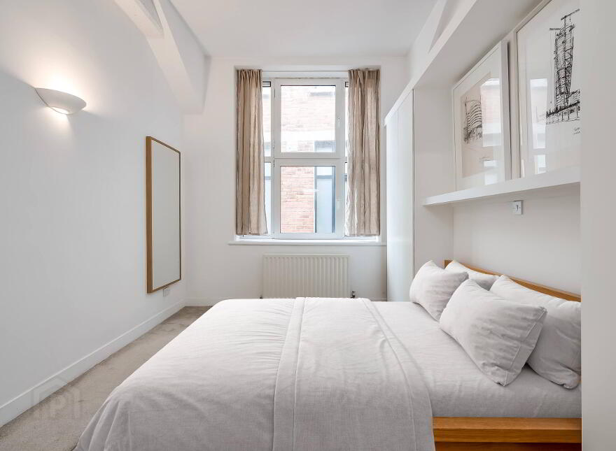 304 Somerset Studios, Belfast, BT7 1RP