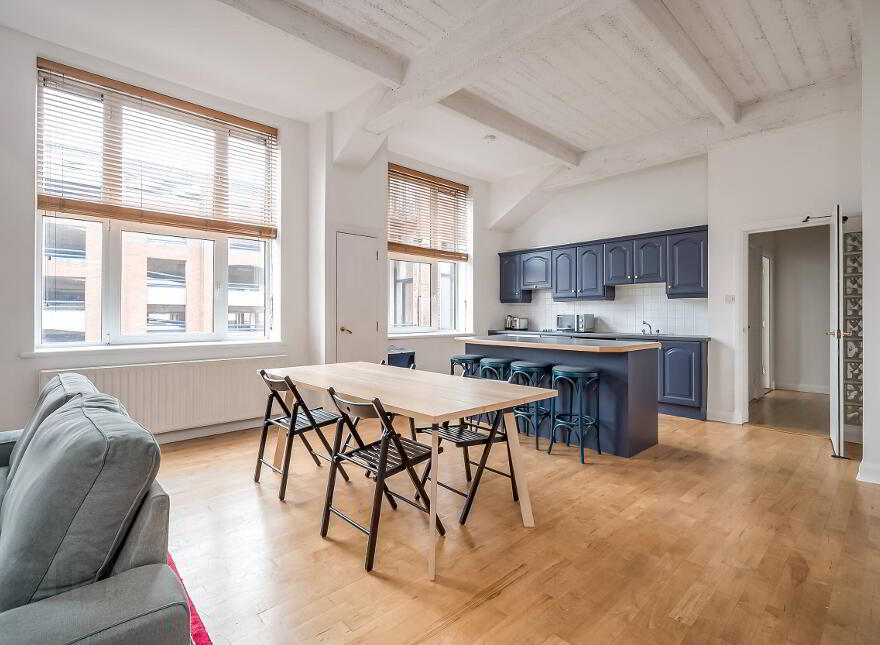 304 Somerset Studios, Belfast, BT7 1RP