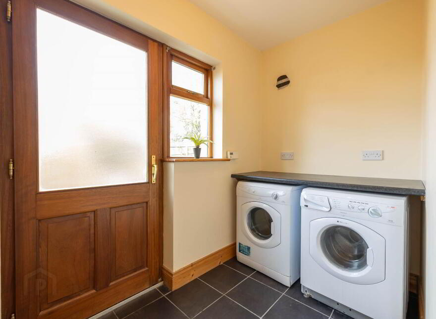 5 Cluain Álainn, Carrigallen, H12XY40