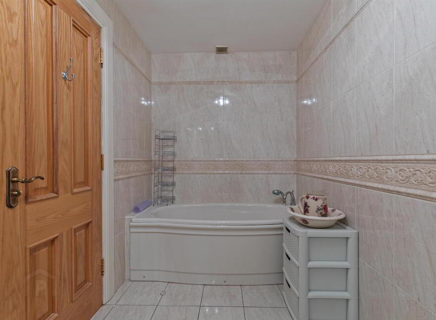 Apt 8, Warren Manor, Warren Road, Donaghadee, BT21 0QT