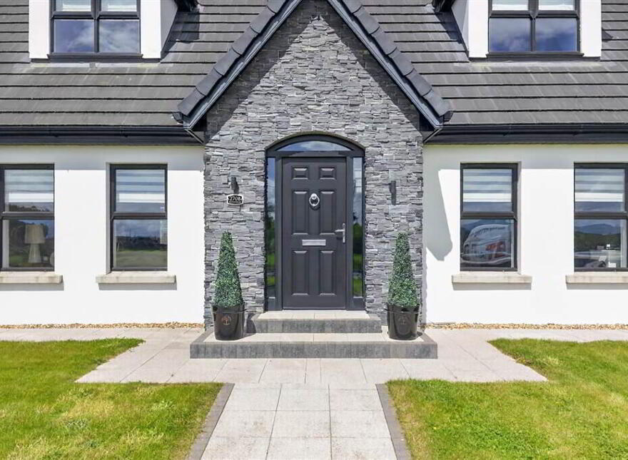 Broughmore, 270B Moira Road, Lisburn, BT28 2TU