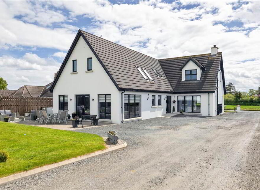 Broughmore, 270B Moira Road, Lisburn, BT28 2TU