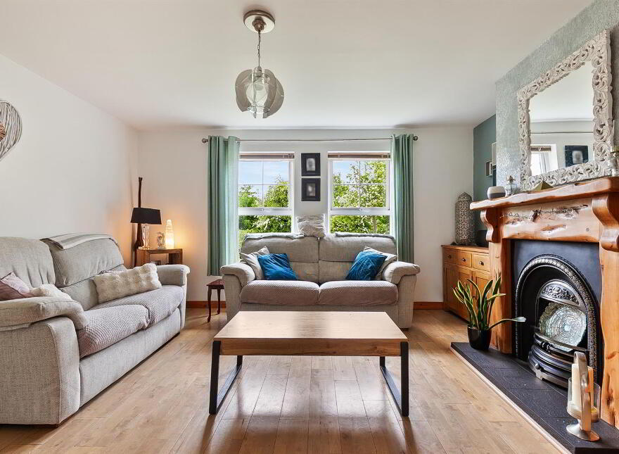 25 Lindara Drive, Larne, BT40 2FB