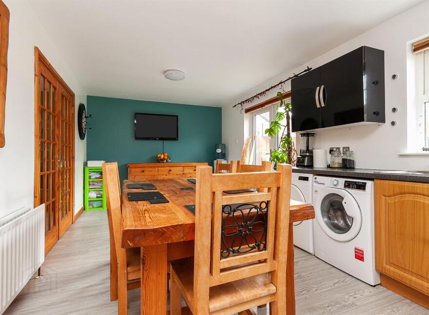 25 Lindara Drive, Larne, BT40 2FB
