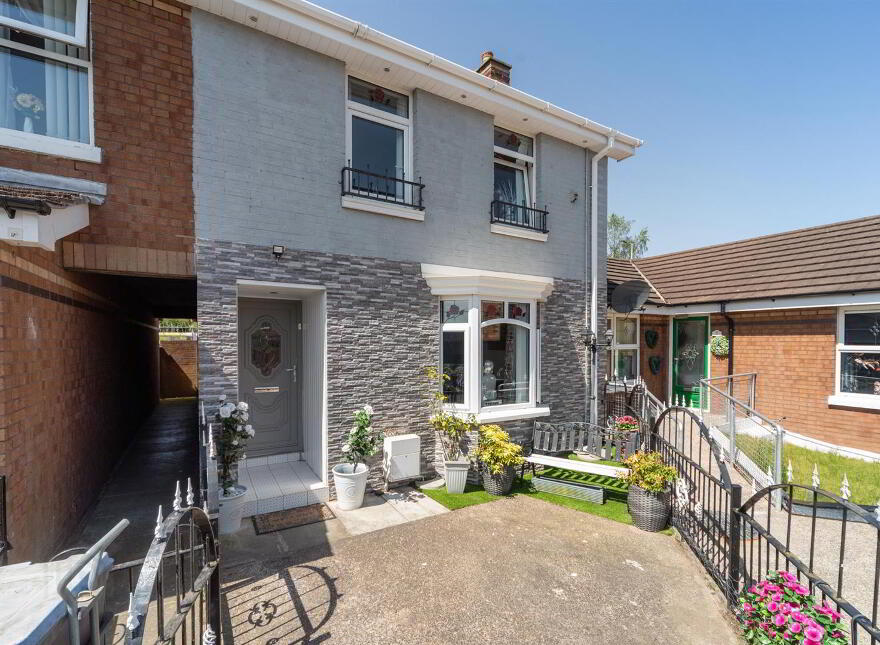 4 Valleyside Close, Belfast, BT12 7LH