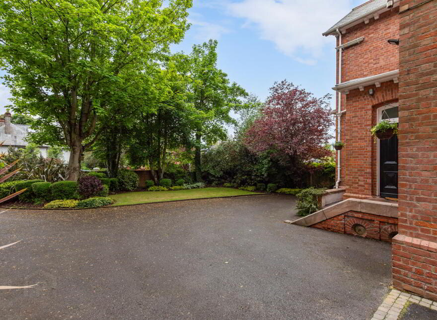 'Rudesheim', 98 Kings Road, Belfast, BT5 7BW