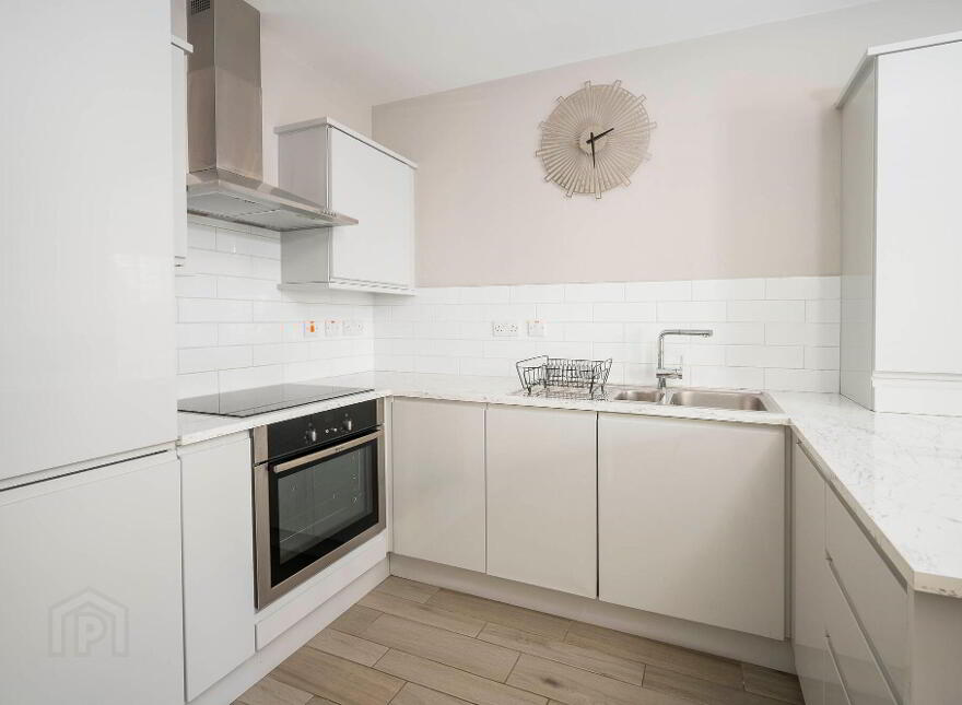 34a Wellington Park, Belfast, BT9 6DN