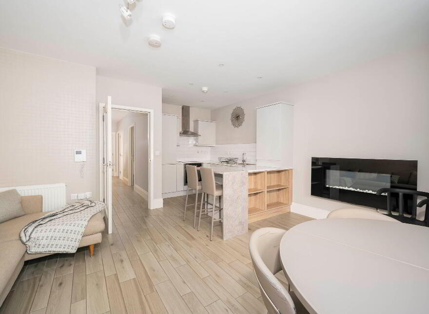 34a Wellington Park, Belfast, BT9 6DN
