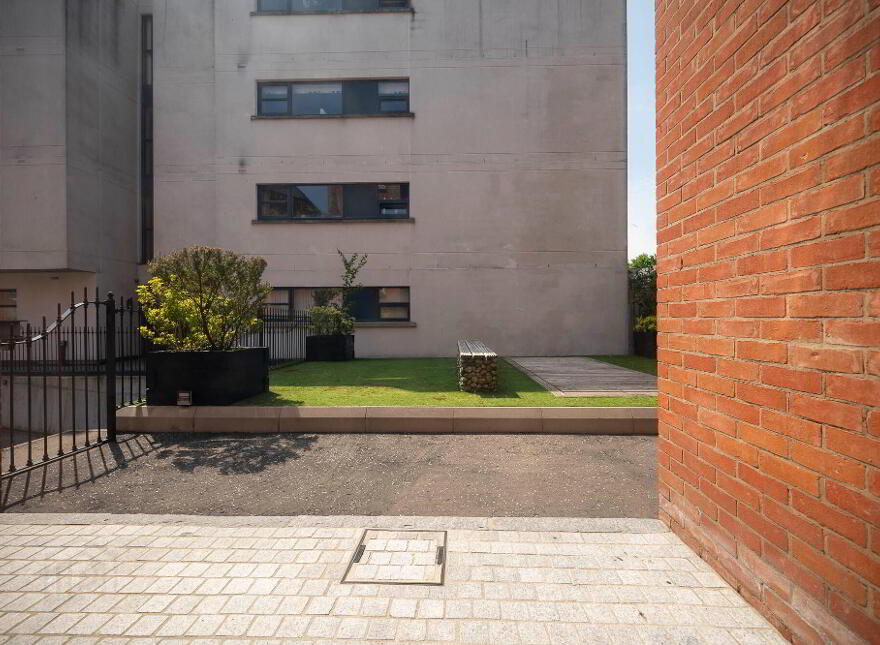 34a Wellington Park, Belfast, BT9 6DN