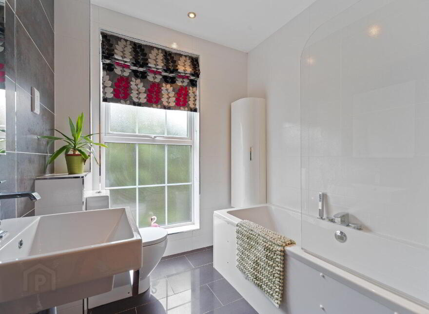 36 Lady Wallace Walk, Lisburn, BT28 3GY