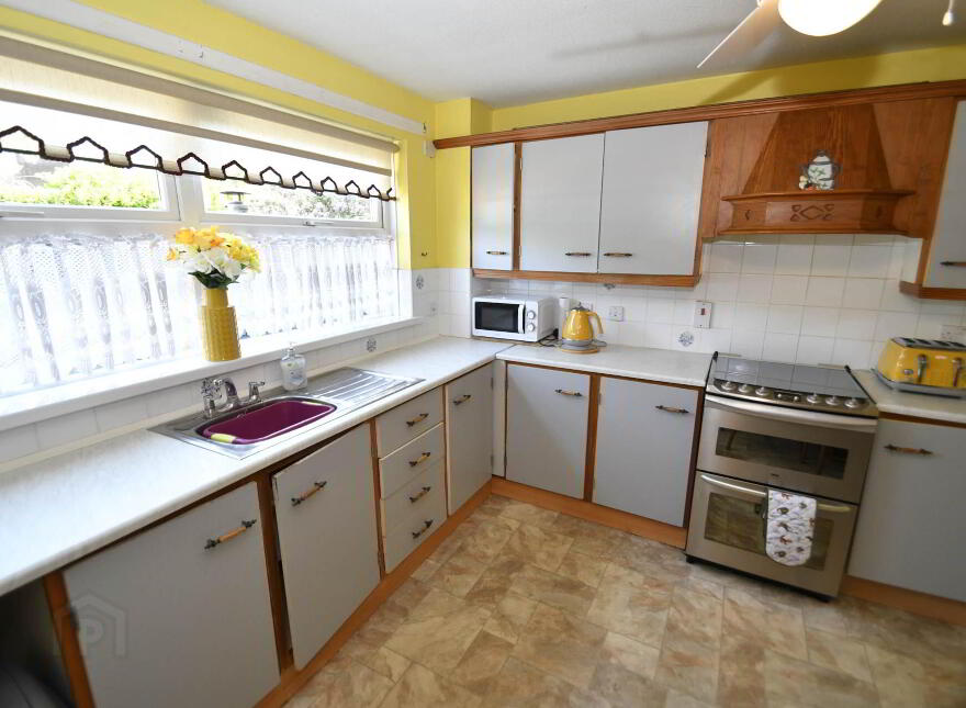 10 Glencolin Way, Glen Road, Belfast, BT11 8NY