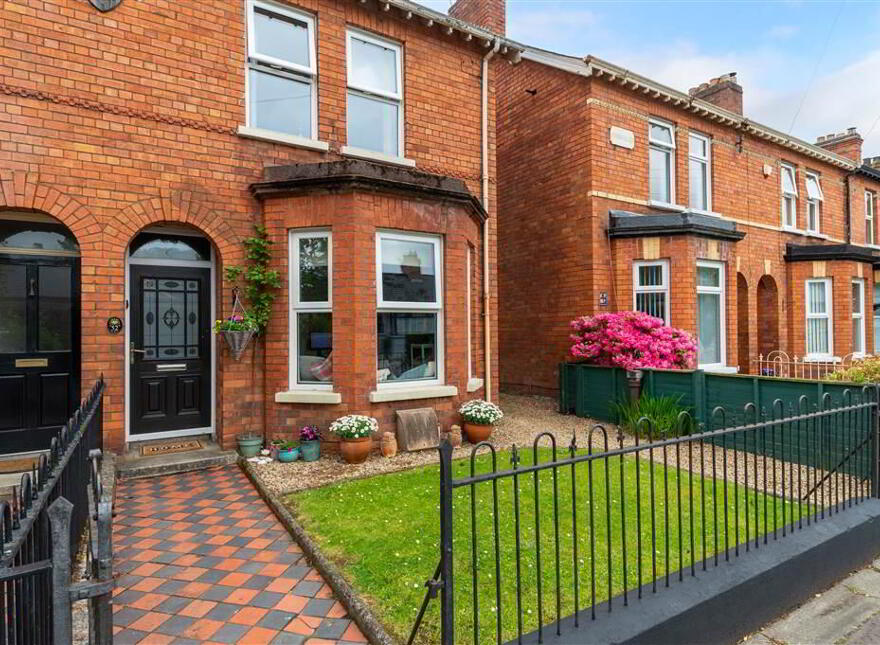 52 Glenburn Road, Dunmurry, Belfast, BT17 9AN