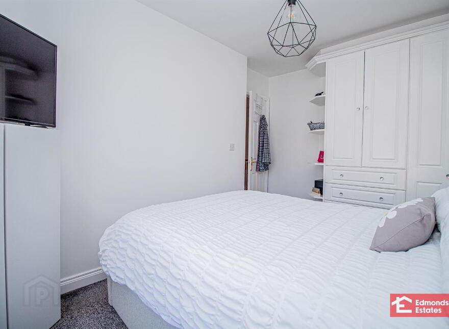 67 Rossdale, Ballymena, BT42 2SA