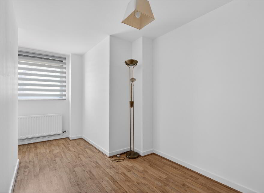 81 Queens Square, Belfast, BT1 3FF