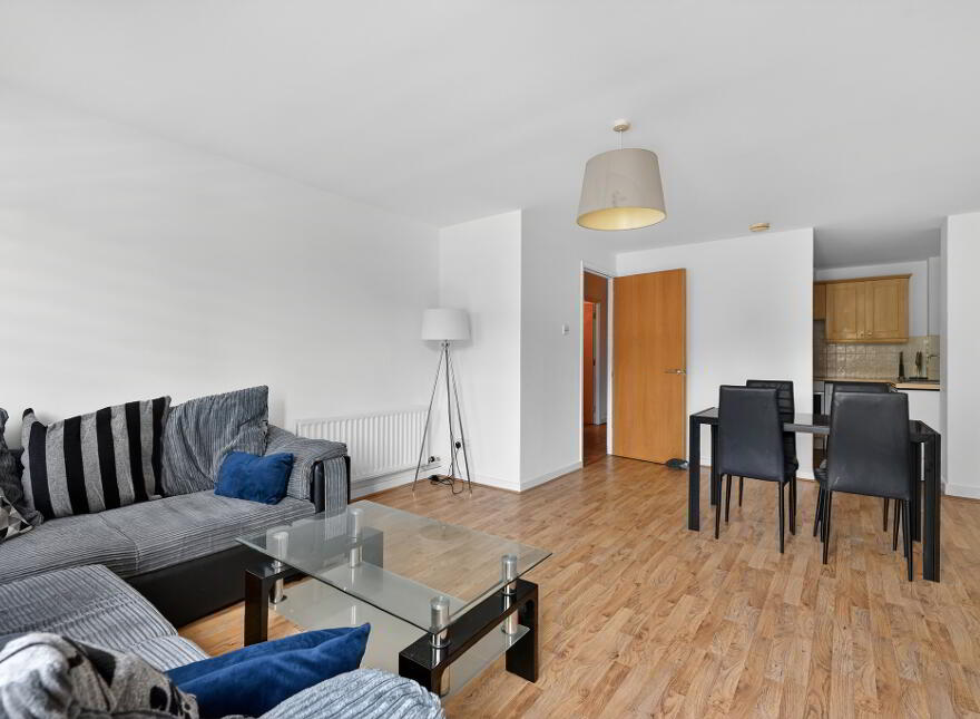 81 Queens Square, Belfast, BT1 3FF