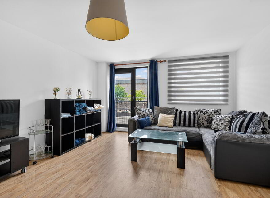 81 Queens Square, Belfast, BT1 3FF