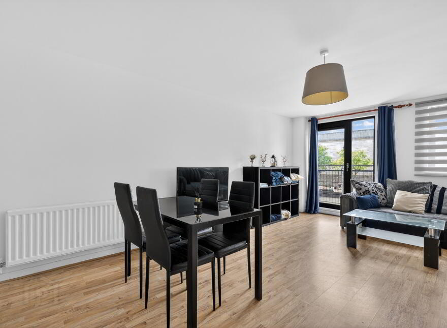 81 Queens Square, Belfast, BT1 3FF