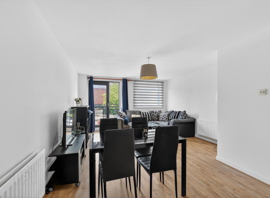 81 Queens Square, Belfast, BT1 3FF