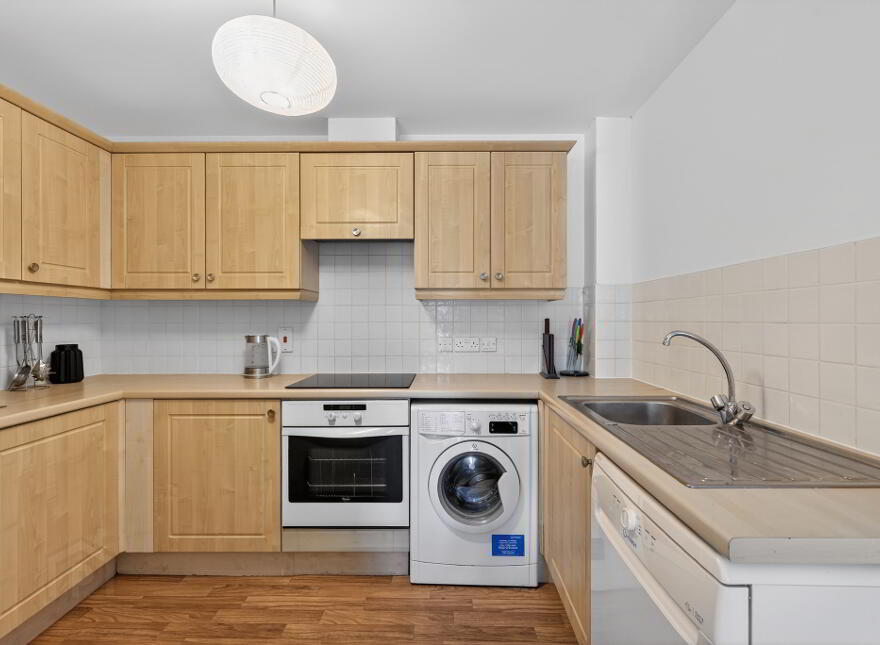 81 Queens Square, Belfast, BT1 3FF