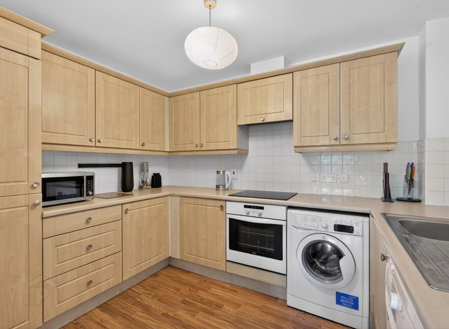 81 Queens Square, Belfast, BT1 3FF