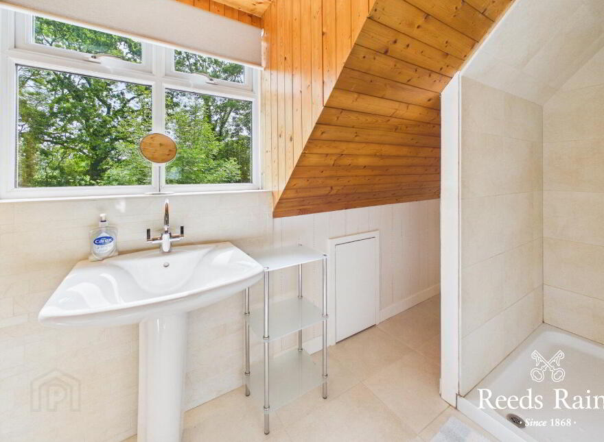 32 Crumlin Road, Ballinderry Upper, Lisburn, BT28 2JX