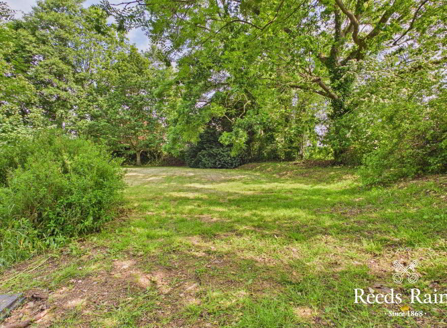 32 Crumlin Road, Ballinderry Upper, Lisburn, BT28 2JX