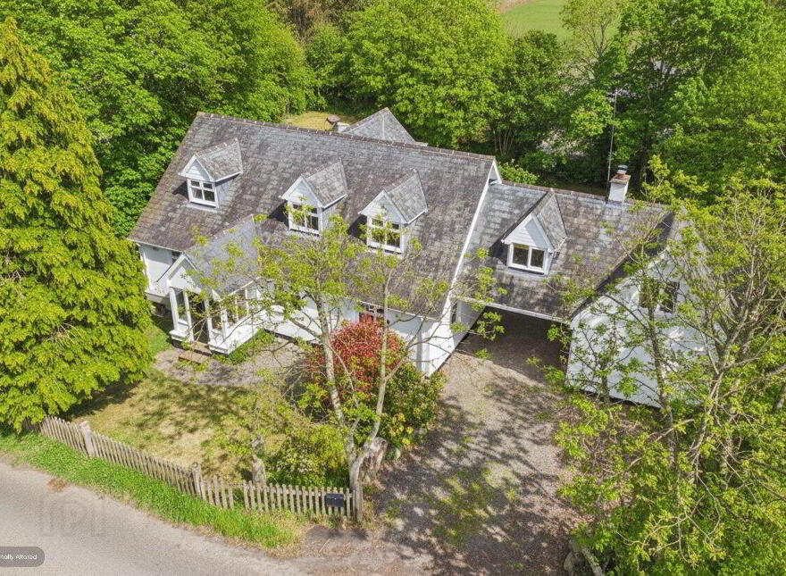 32 Crumlin Road, Ballinderry Upper, Lisburn, BT28 2JX