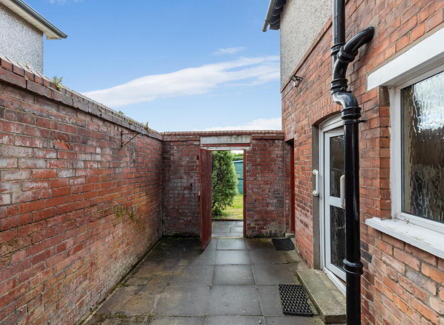 5 Dundela Gardens, Belfast, BT4 3DH