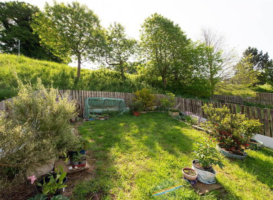 69 Meadowlands, Downpatrick, BT30 6EN