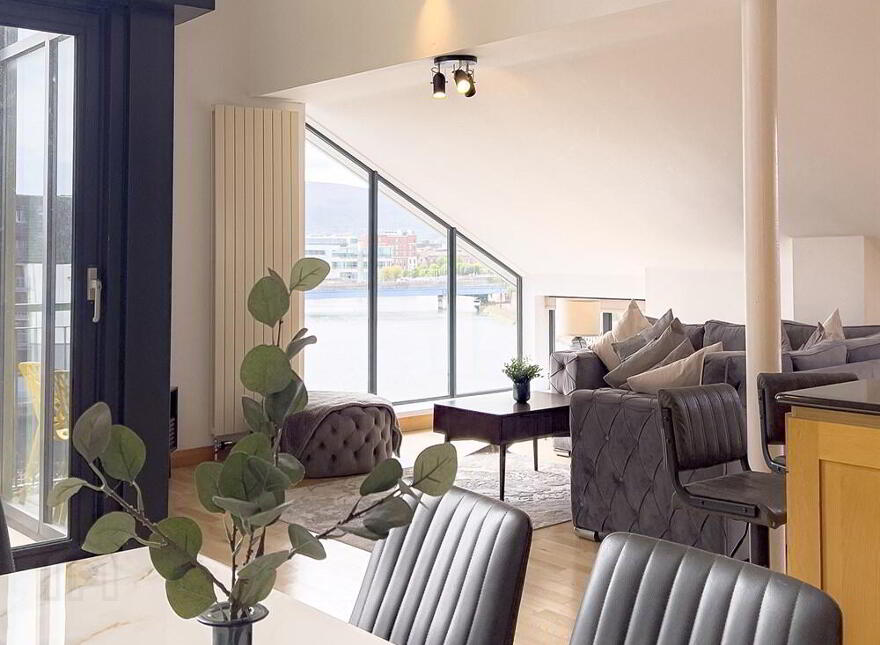 Apartment 17 Pottinger's Quay 25 Short Strand, Belfast, BT5 4AS