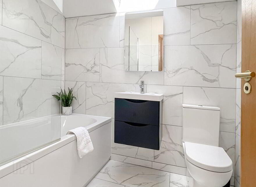 Apartment 17 Pottinger's Quay 25 Short Strand, Belfast, BT5 4AS