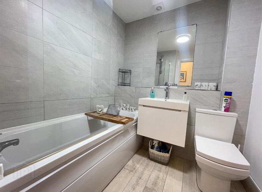 Apt 6, Locksley Lane, Upper Lisburn Road, Finaghy, Belfast, BT10 0BB