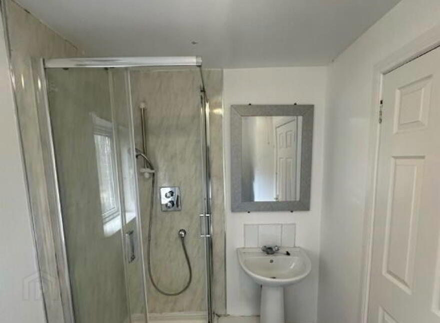 Donegall Avenue, Room 1, Rooms 2, 3 & 4. All Bills Included., Belfast, BT12 6LW