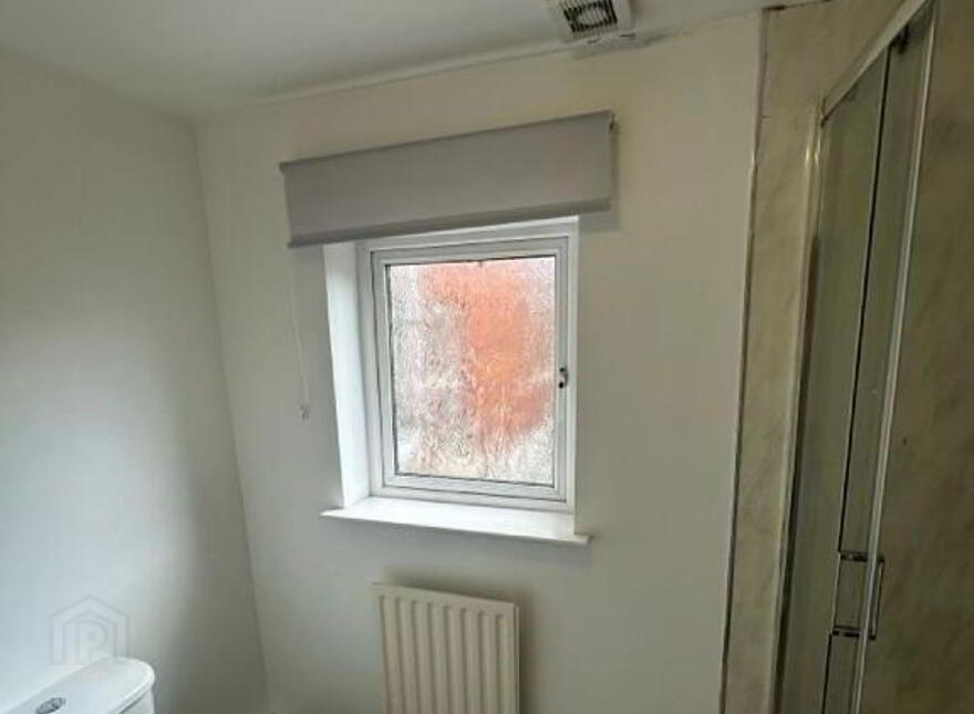 Donegall Avenue, Room 1, Rooms 2, 3 & 4. All Bills Included., Belfast, BT12 6LW