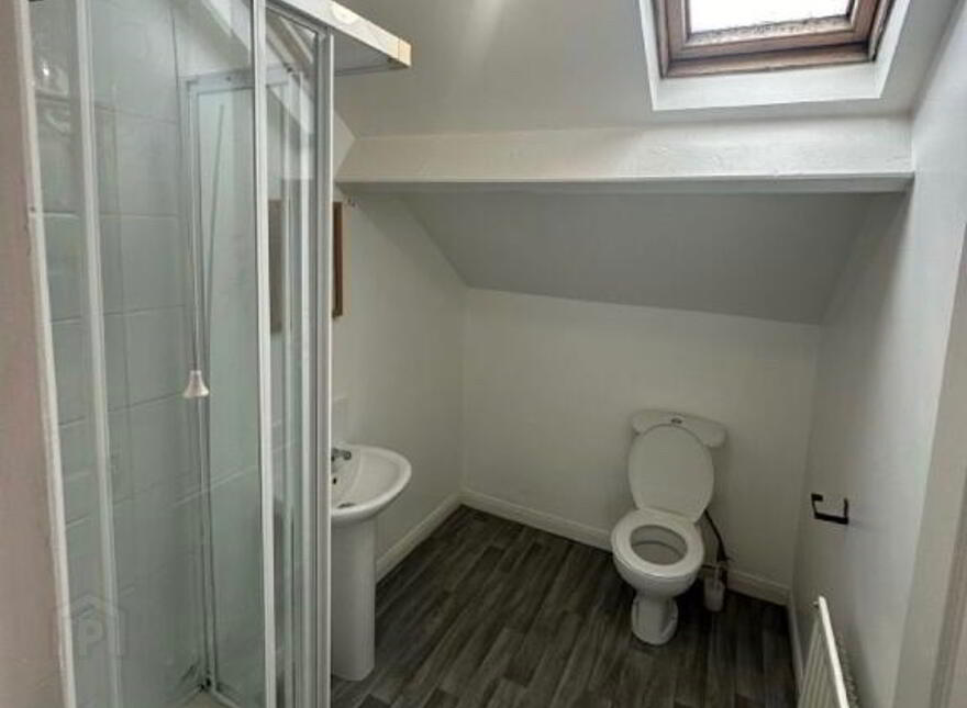 Donegall Avenue, En-Suite Room 5, All Bills Included, Belfast, BT12 6LW
