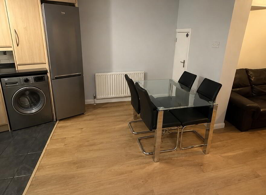 Donegall Avenue, En-Suite Room 5, All Bills Included, Belfast, BT12 6LW