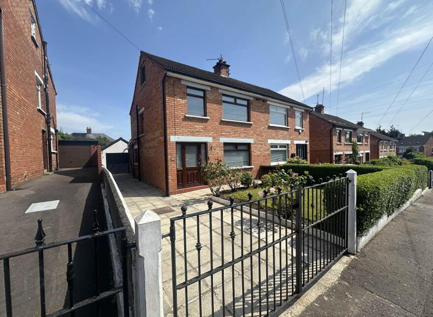 54 Mooreland Park, Belfast, BT11 9AZ