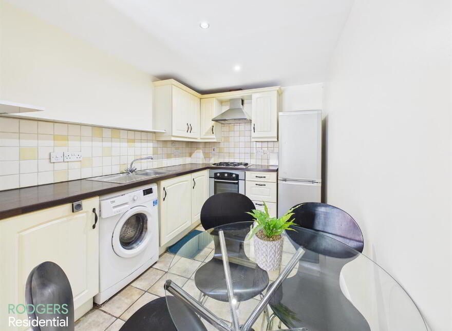 Apt 7, Elm Court, Beersbridge Road, Belfast, BT5 5DS