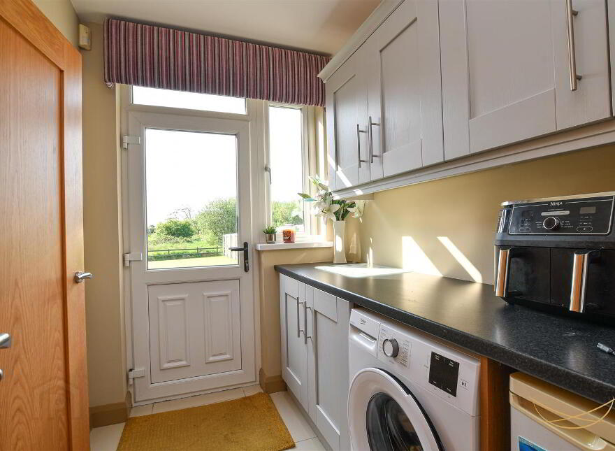 68 Kingsmoss Road, Newtownabbey, BT36 4TN