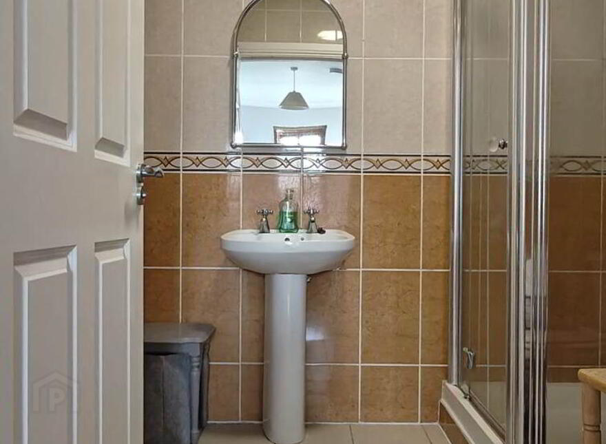 Apartment 4 Carraig Na Nóg, Barna Village Centre, Seapoint, Barna, H91W7E2