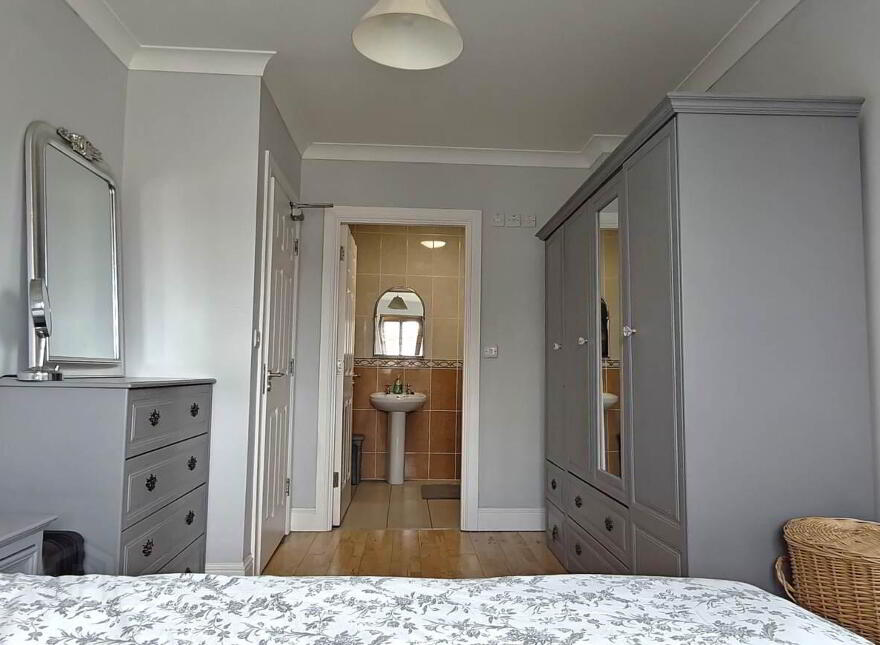 Apartment 4 Carraig Na Nóg, Barna Village Centre, Seapoint, Barna, H91W7E2