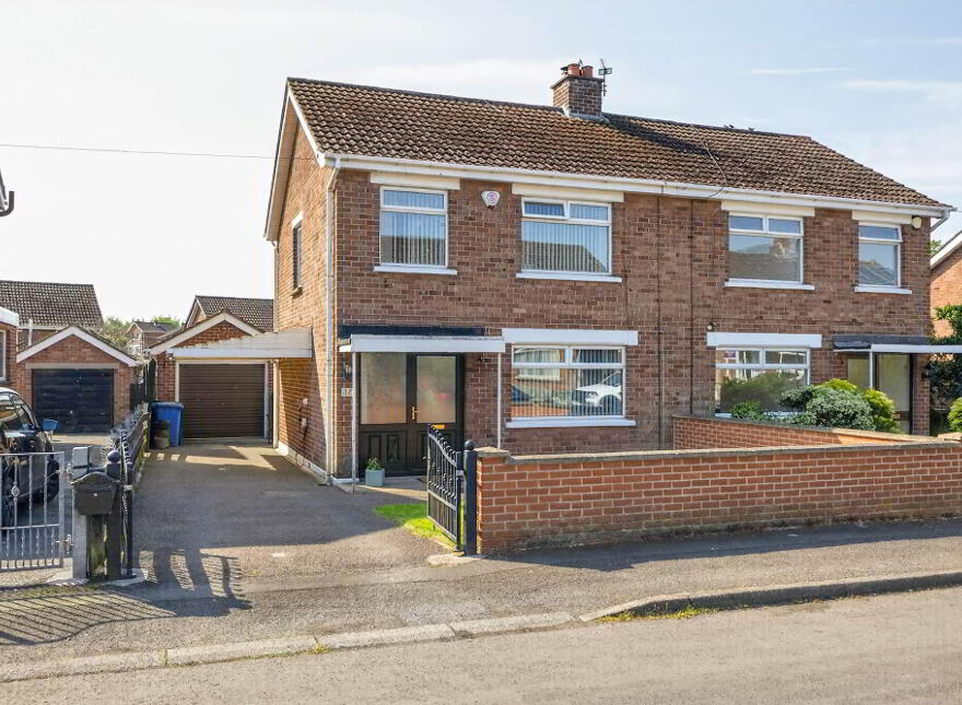 17 Cloverhill Avenue, Lisburn, BT27 5HW