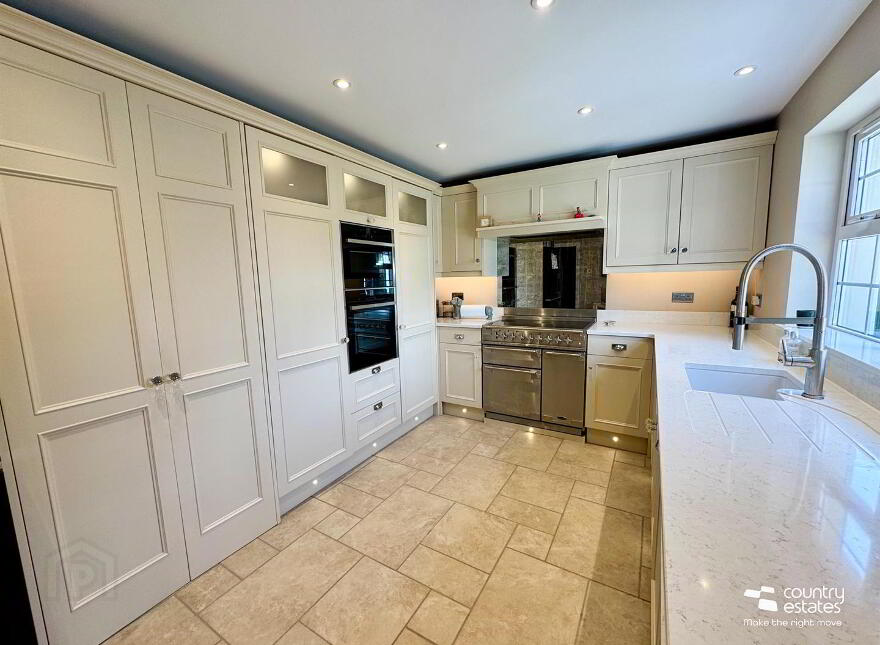 27 Henryville Court, Ballyclare, BT39 9FS