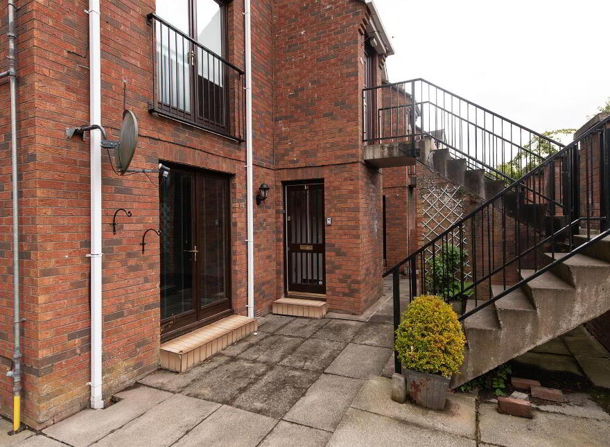 14 The Pines, Hillsborough, BT26 6NT