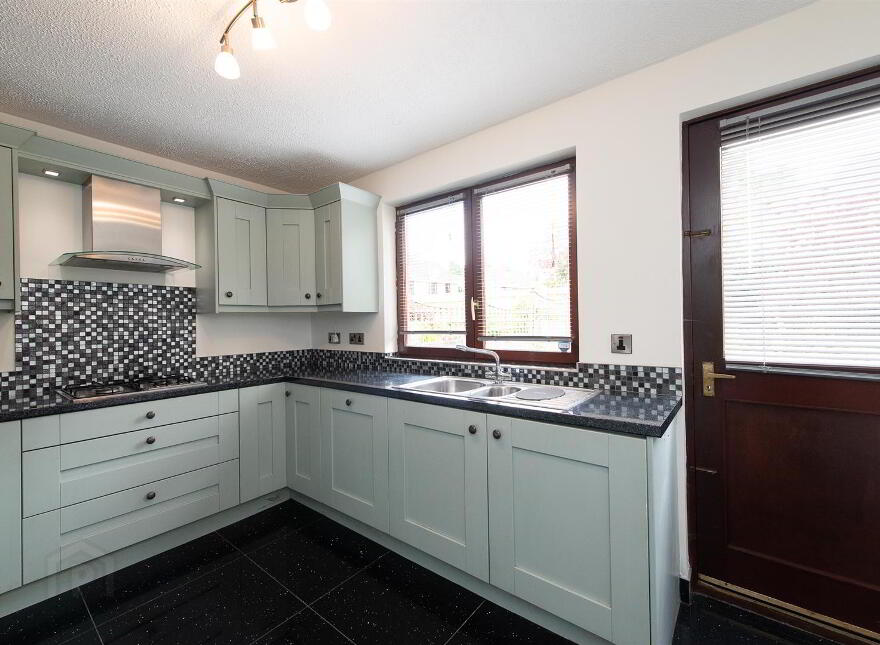 14 The Pines, Hillsborough, BT26 6NT